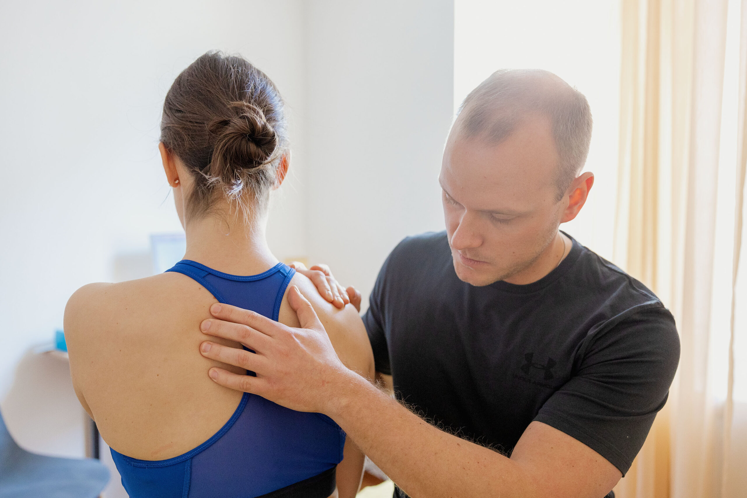 Mobilisation der Hals- und Brustwirbelsäule – Manuelle Therapie in Zürich bei PhysioDuo